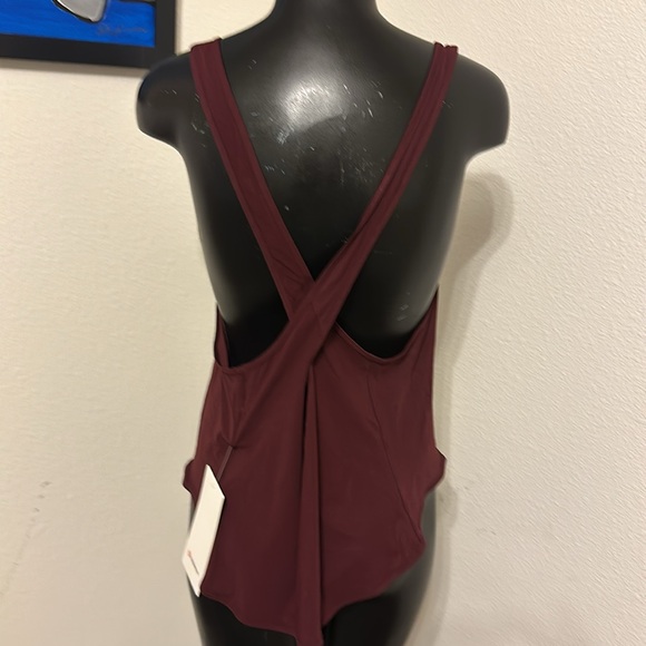 Call it a tie tank lululemon - Picture 3 of 6